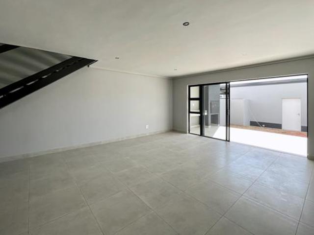 Townhouse for rent in Waterkloof, Gauteng
