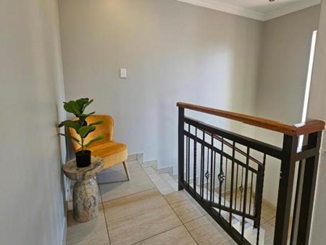 Townhouse for rent in Waterkloof, Gauteng