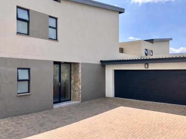 Townhouse for sale in Waterkloof, Gauteng