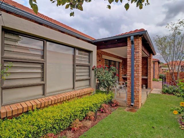 Townhouse for sale in Waterkloof, Gauteng