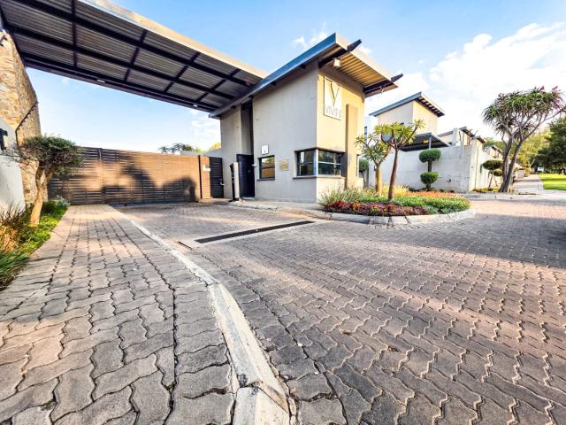 Townhouse for sale in Waterkloof, Gauteng