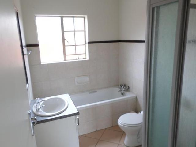 Townhouse for rent in Waterkloof, Gauteng