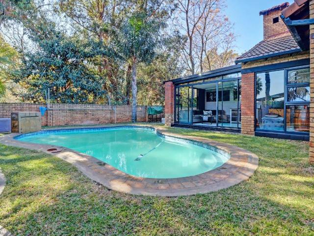 Townhouse for rent in Waterkloof, Gauteng