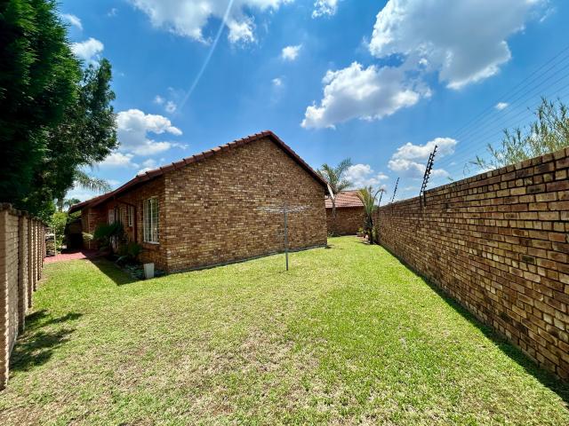 Townhouse for sale in Waterkloof, Gauteng