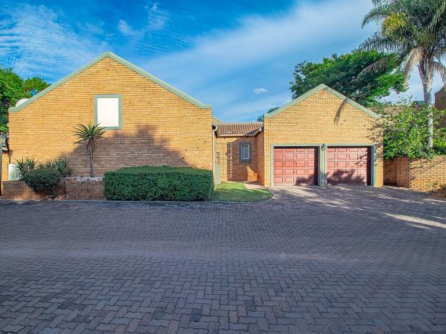 Townhouse for sale in Waterkloof, Gauteng