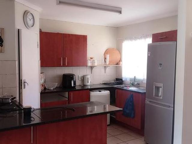 Townhouse for rent in Waterkloof, Gauteng