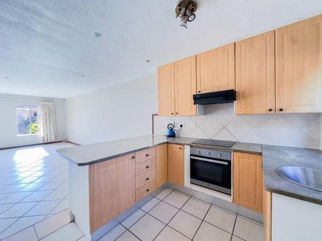 Townhouse for rent in Waterkloof, Gauteng