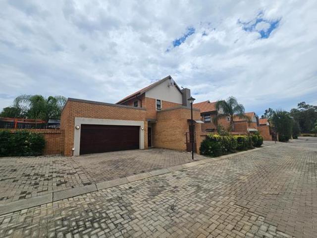 Townhouse for rent in Waterkloof, Gauteng