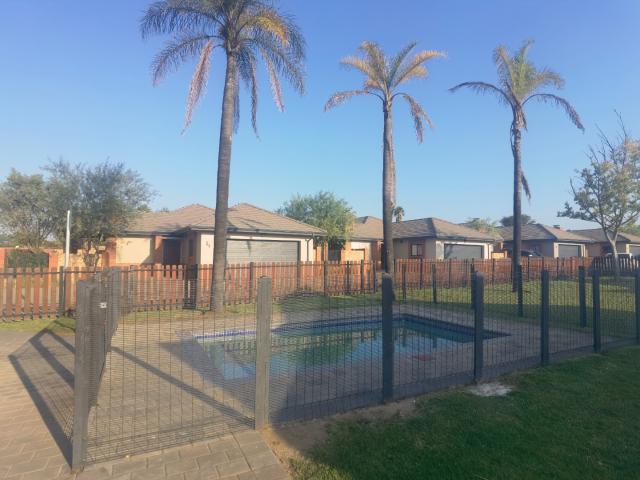 Townhouse for sale in Waterkloof, Gauteng