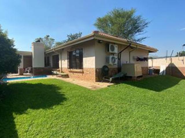 Townhouse for rent in Waterkloof, Gauteng