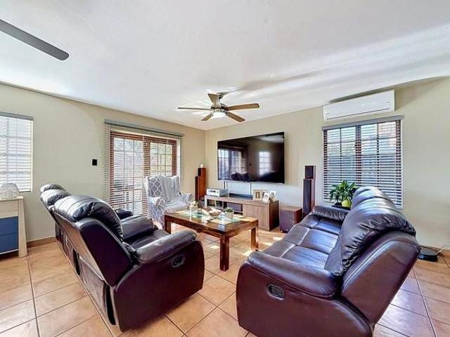 Townhouse for rent in Waterkloof, Gauteng