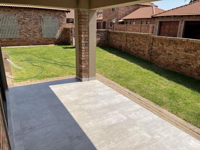 Townhouse for rent in Waterkloof, Gauteng