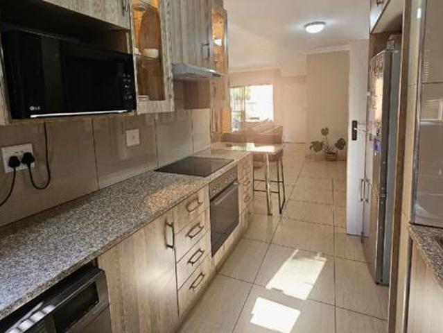 Townhouse for rent in Waterkloof, Gauteng
