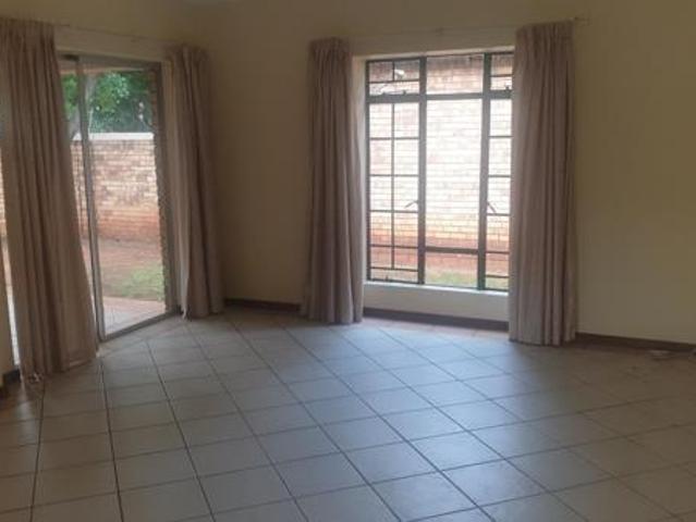 Townhouse for rent in Waterkloof, Gauteng