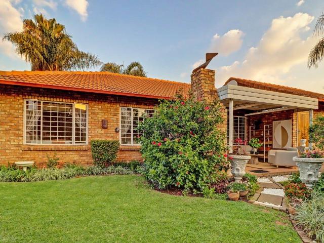 Townhouse for sale in Waterkloof, Gauteng