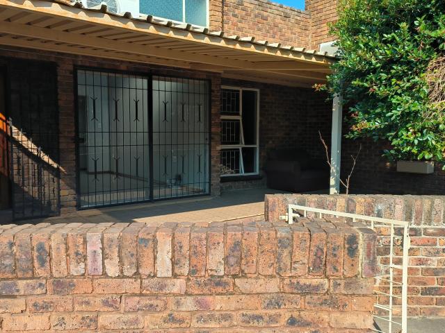 Townhouse for sale in Bronkhorstspruit, Gauteng