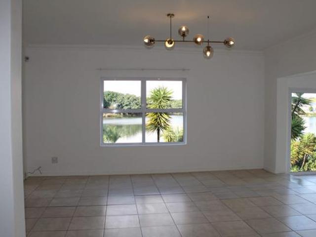 Townhouse for rent in Waterkloof, Gauteng