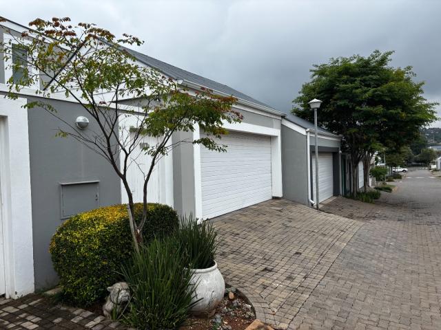 Townhouse for rent in Waterkloof, Gauteng