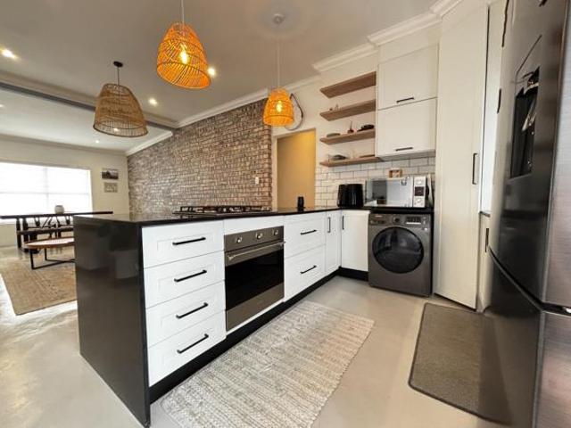 Townhouse for rent in Waterkloof, Gauteng