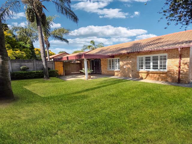 Townhouse for sale in Waterkloof, Gauteng