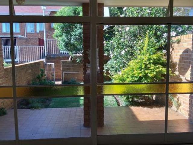 Townhouse for rent in Waterkloof, Gauteng