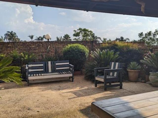 Townhouse for rent in Waterkloof, Gauteng
