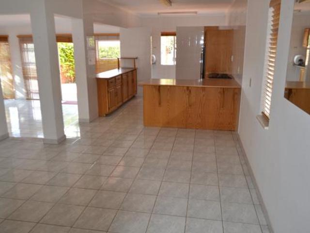Townhouse for rent in Waterkloof, Gauteng