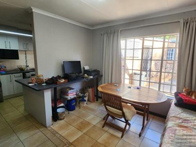 Townhouse for rent in Waterkloof, Gauteng