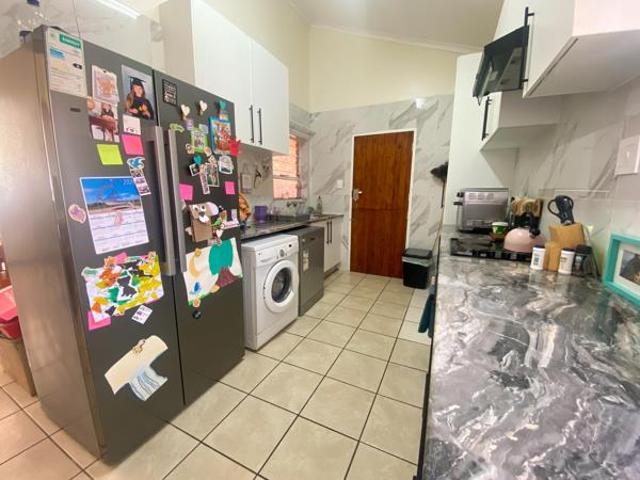 Townhouse for rent in Waterkloof, Gauteng