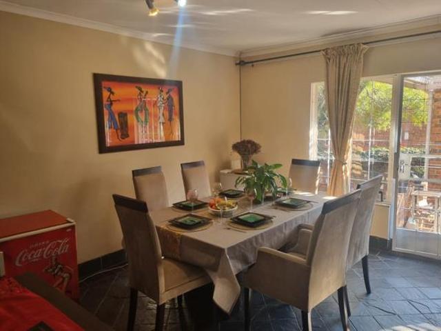 Townhouse for rent in Waterkloof, Gauteng