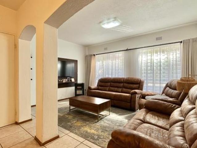 Townhouse for rent in Vosloorus, Gauteng