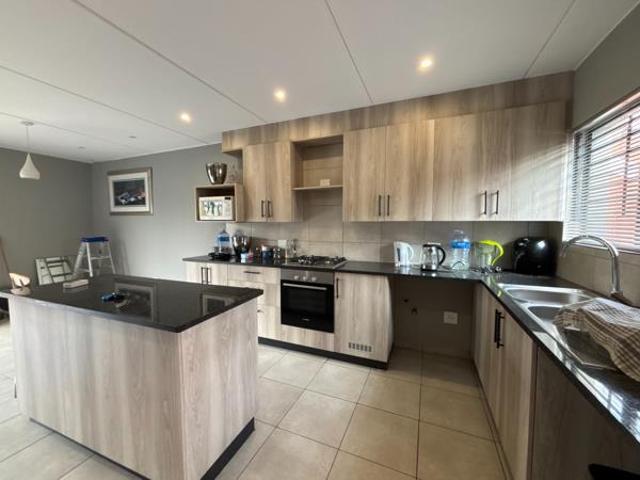 Townhouse for rent in Vosloorus, Gauteng