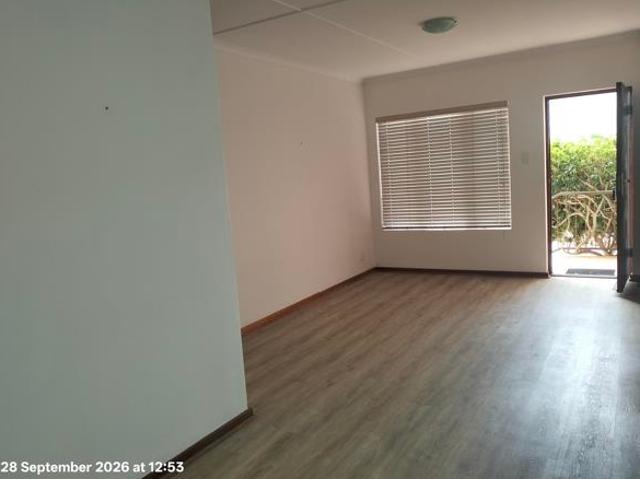 Townhouse for rent in Jeffreys Bay, Kouga Local Municipality