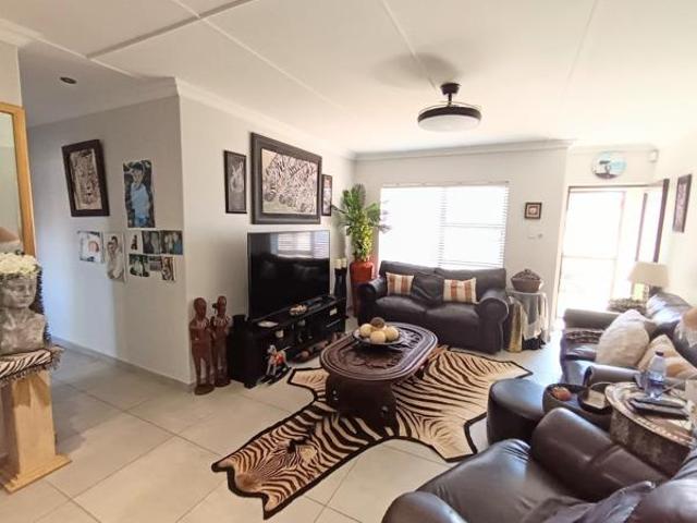 Townhouse for sale in Jeffreys Bay, Kouga Local Municipality