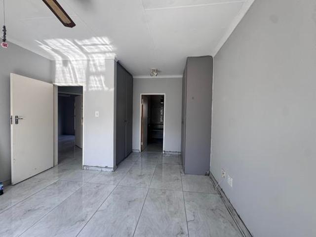 Townhouse for rent in Dr Kenneth Kaunda, North West