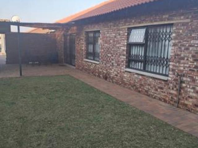 Townhouse for rent in Dr Kenneth Kaunda, North West