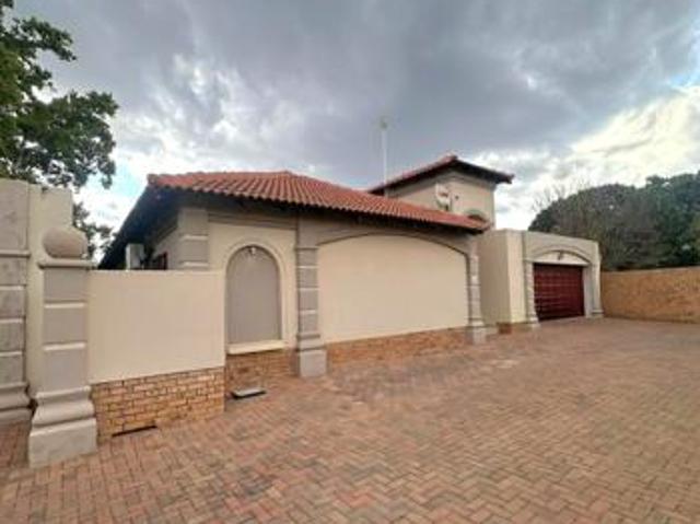 Townhouse for sale in Dr Kenneth Kaunda, North West
