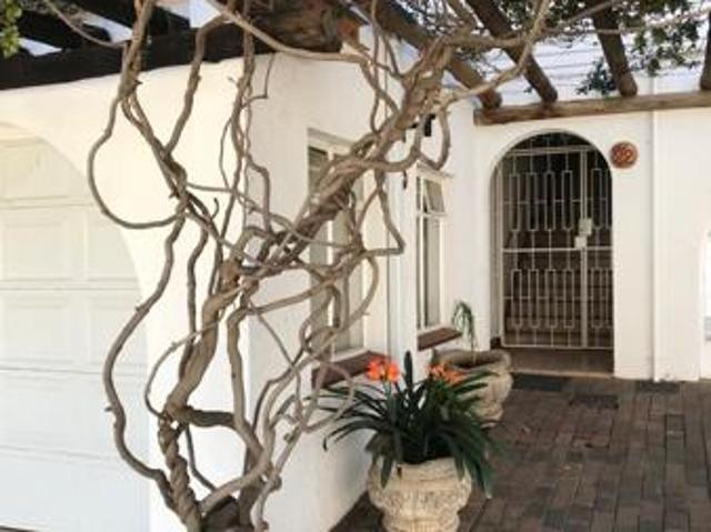 Townhouse for sale in Dr Kenneth Kaunda, North West