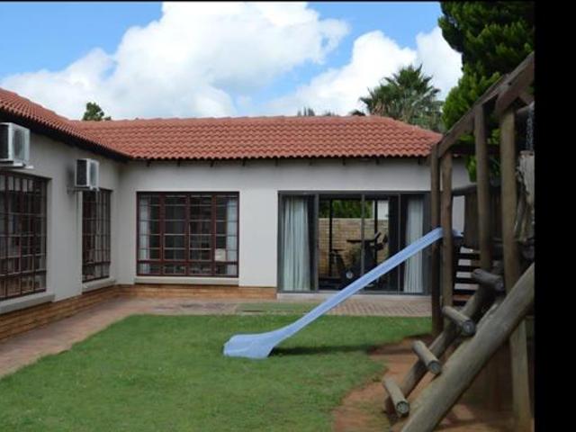 Townhouse for rent in Dr Kenneth Kaunda, North West