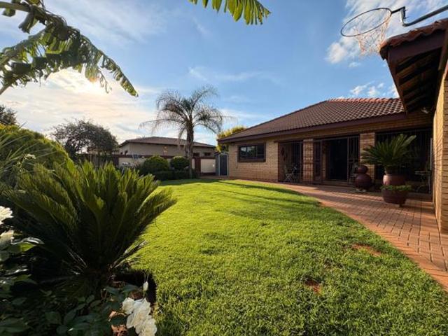 Townhouse for sale in Dr Kenneth Kaunda, North West