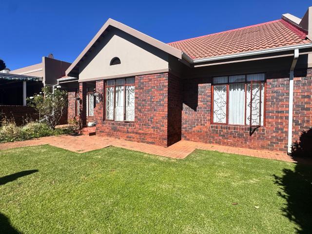 Townhouse for rent in Dr Kenneth Kaunda, North West