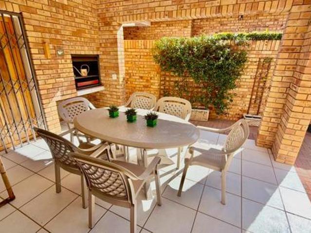 Townhouse for sale in Dr Kenneth Kaunda, North West