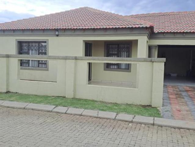 Townhouse for sale in Dr Kenneth Kaunda, North West