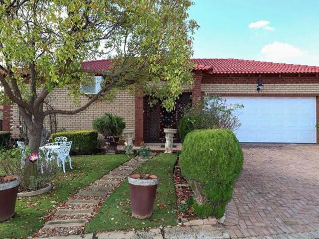Townhouse for rent in Dr Kenneth Kaunda, North West
