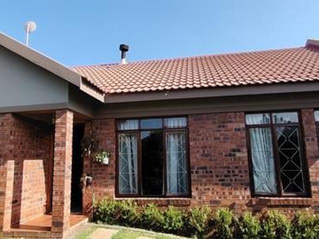 Townhouse for sale in Klerksdorp, Matlosana Local Municipality