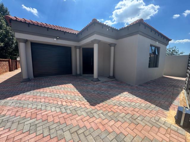 Townhouse for sale in Dr Kenneth Kaunda, North West