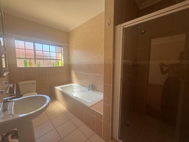 Townhouse for sale in Dr Kenneth Kaunda, North West