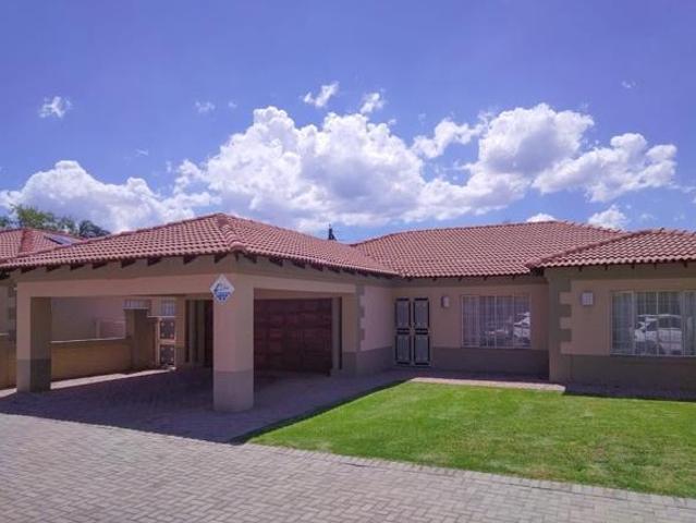 Townhouse for sale in Dr Kenneth Kaunda, North West