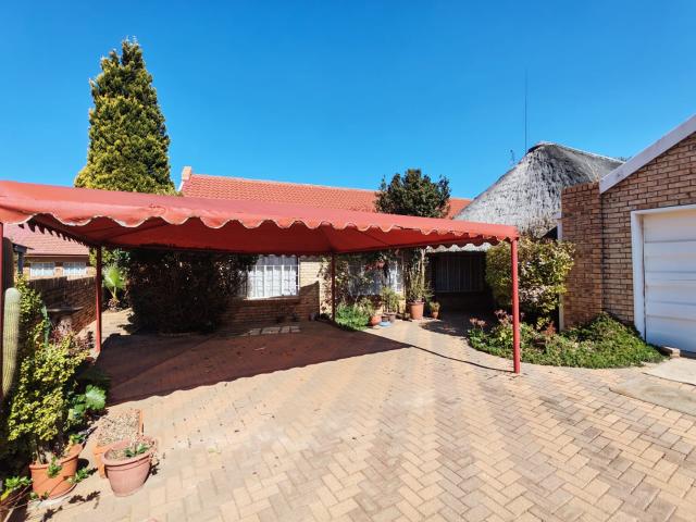 Townhouse for rent in Dr Kenneth Kaunda, North West