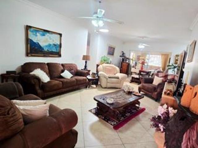 Townhouse for sale in Dr Kenneth Kaunda, North West